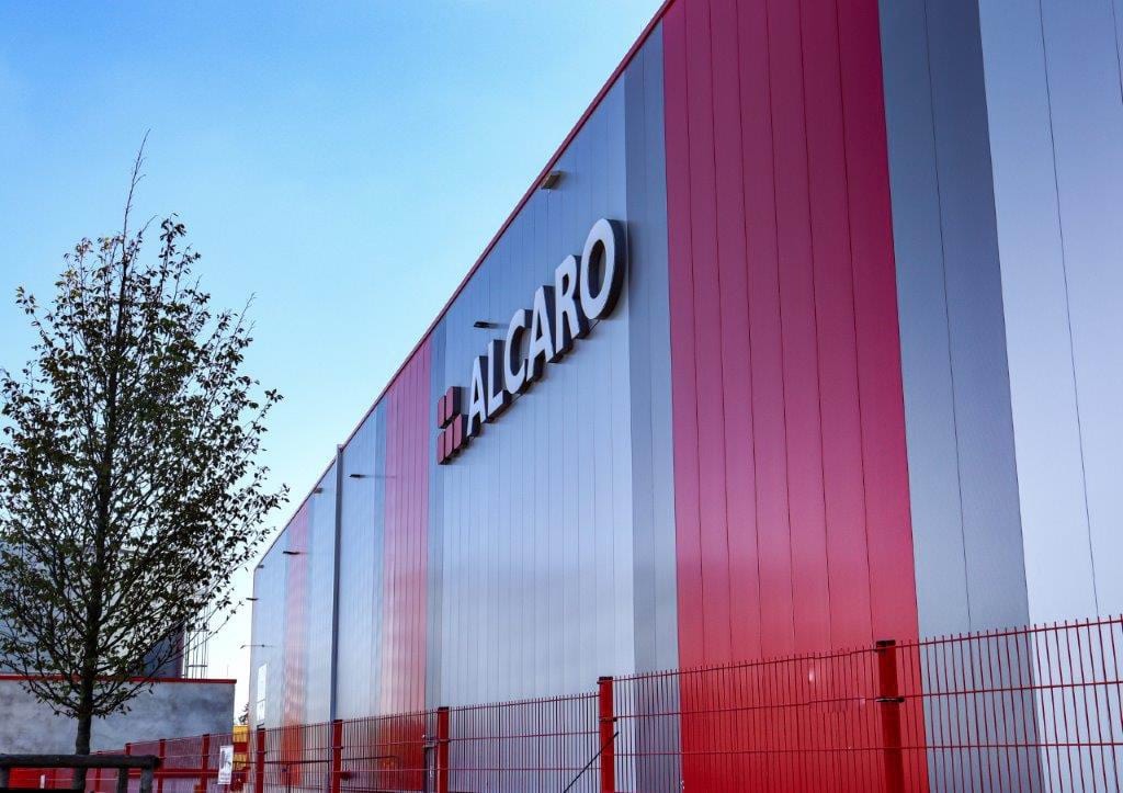 Logistikhalle mit Verwaltungsbüros Log Plaza 5